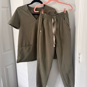 Figs Heather Olive Scrub Set - Size XS